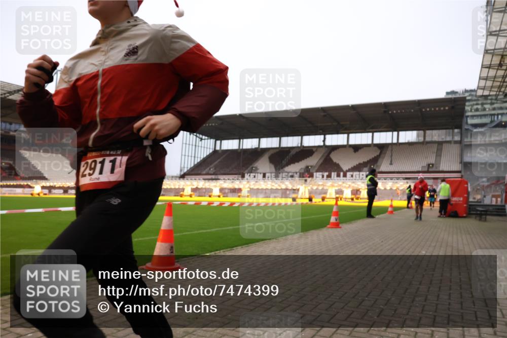 08.12.2024 - St. Pauli X-Mass-Run No. 14 Yannick Fuchs http://msf.ph/oto/7474399 08.12.2024 09:55:55 Ziel 415, 438, 1946, 2911, 3094 meine-sportfotos.de