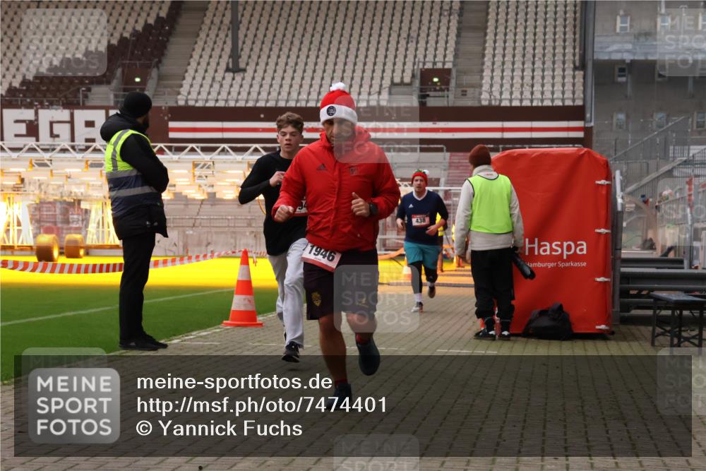 08.12.2024 - St. Pauli X-Mass-Run No. 14 Yannick Fuchs http://msf.ph/oto/7474401 08.12.2024 09:55:57 Ziel 415, 438, 1946, 2911, 3094 meine-sportfotos.de