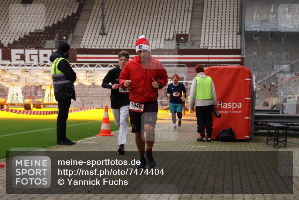 08.12.2024 - St. Pauli X-Mass-Run No. 14 Yannick Fuchs http://msf.ph/oto/7474404 08.12.2024 09:55:57 Ziel 415, 438, 1946, 2911, 3094 meine-sportfotos.de