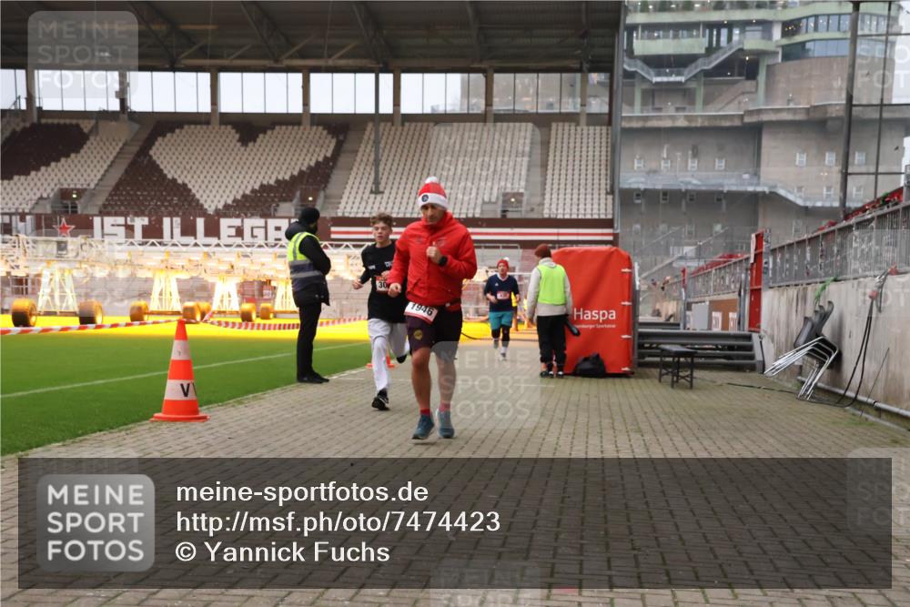 08.12.2024 - St. Pauli X-Mass-Run No. 14 Yannick Fuchs http://msf.ph/oto/7474423 08.12.2024 09:55:57 Ziel 415, 438, 1946, 2911, 3094 meine-sportfotos.de