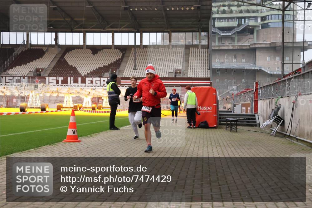 08.12.2024 - St. Pauli X-Mass-Run No. 14 Yannick Fuchs http://msf.ph/oto/7474429 08.12.2024 09:55:57 Ziel 415, 438, 1946, 2911, 3094 meine-sportfotos.de