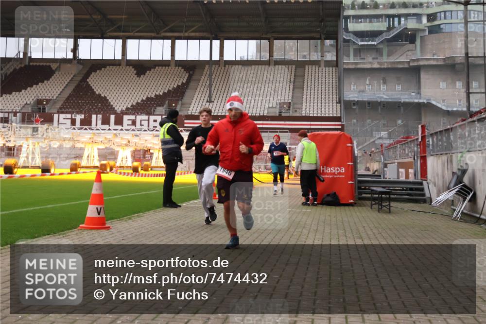 08.12.2024 - St. Pauli X-Mass-Run No. 14 Yannick Fuchs http://msf.ph/oto/7474432 08.12.2024 09:55:57 Ziel 415, 438, 1946, 2911, 3094 meine-sportfotos.de