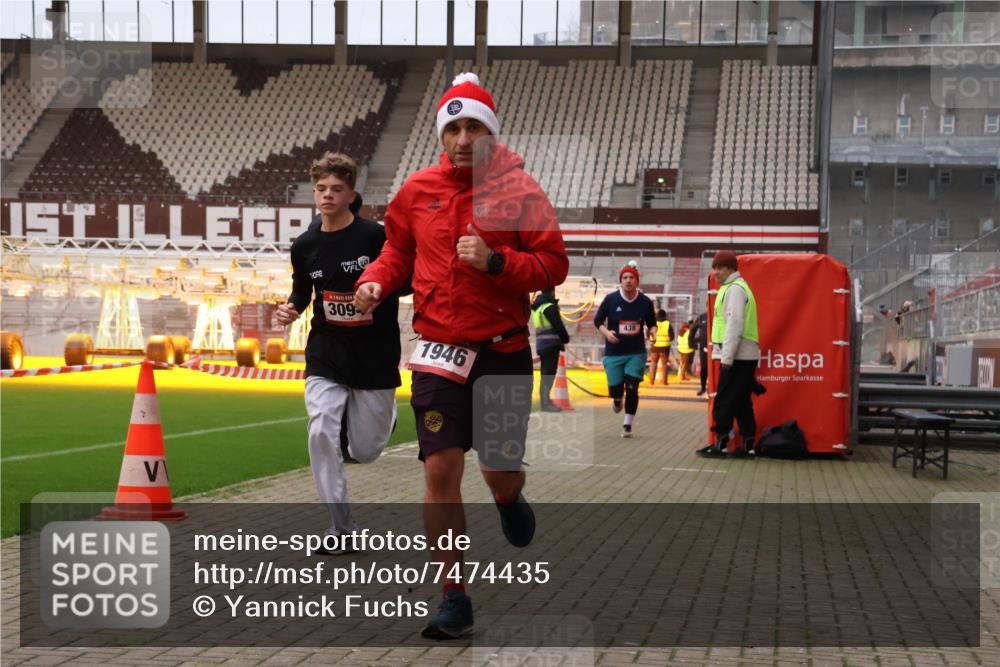 08.12.2024 - St. Pauli X-Mass-Run No. 14 Yannick Fuchs http://msf.ph/oto/7474435 08.12.2024 09:55:58 Ziel 415, 438, 1946, 2911, 3094 meine-sportfotos.de