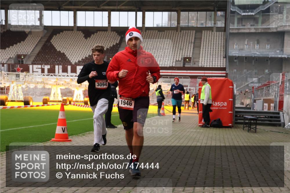 08.12.2024 - St. Pauli X-Mass-Run No. 14 Yannick Fuchs http://msf.ph/oto/7474444 08.12.2024 09:55:58 Ziel 415, 438, 1946, 2911, 3094 meine-sportfotos.de