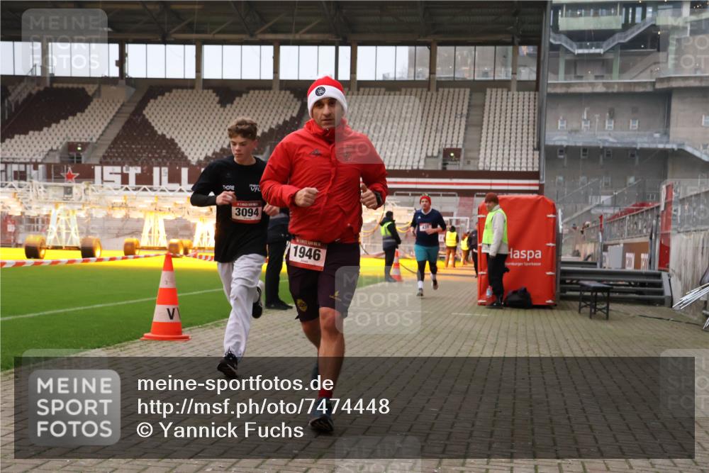 08.12.2024 - St. Pauli X-Mass-Run No. 14 Yannick Fuchs http://msf.ph/oto/7474448 08.12.2024 09:55:58 Ziel 415, 438, 1946, 2911, 3094 meine-sportfotos.de