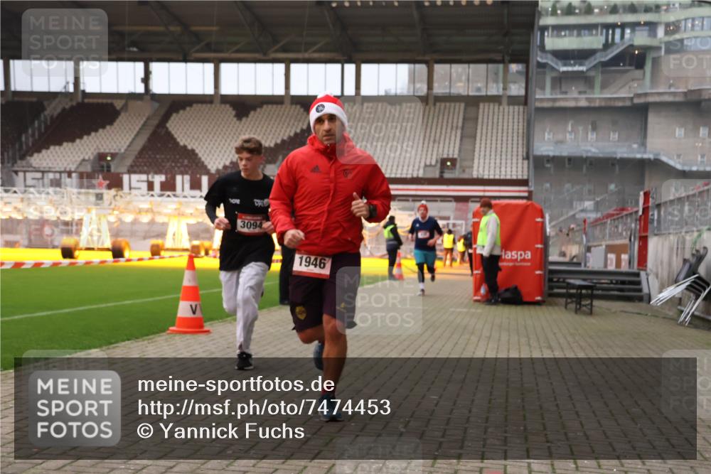 08.12.2024 - St. Pauli X-Mass-Run No. 14 Yannick Fuchs http://msf.ph/oto/7474453 08.12.2024 09:55:58 Ziel 415, 438, 1946, 2911, 3094 meine-sportfotos.de