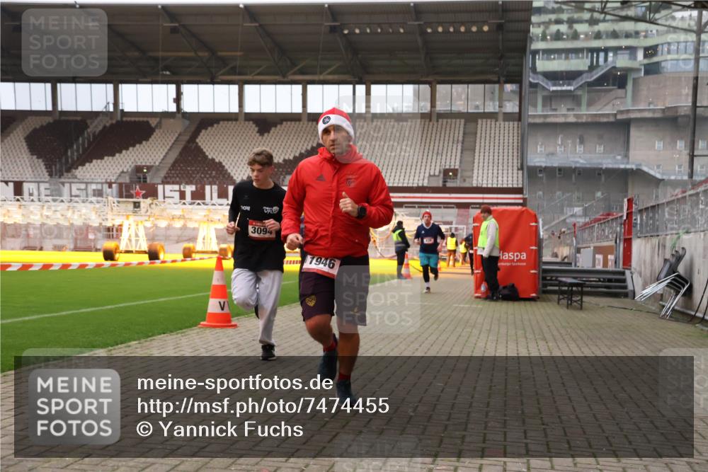 08.12.2024 - St. Pauli X-Mass-Run No. 14 Yannick Fuchs http://msf.ph/oto/7474455 08.12.2024 09:55:58 Ziel 415, 438, 1946, 2911, 3094 meine-sportfotos.de