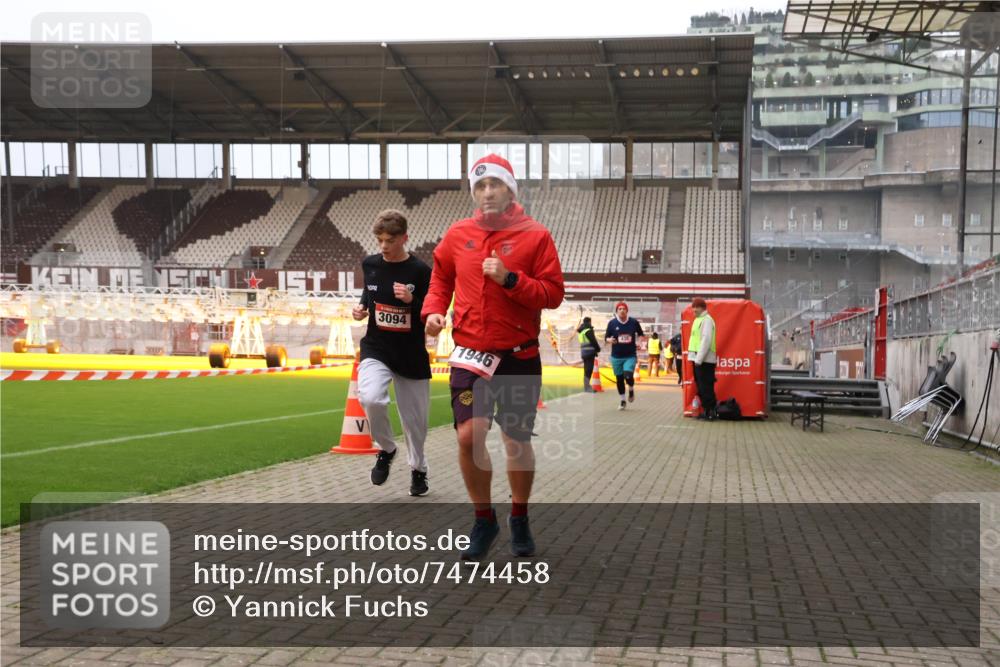 08.12.2024 - St. Pauli X-Mass-Run No. 14 Yannick Fuchs http://msf.ph/oto/7474458 08.12.2024 09:55:58 Ziel 415, 438, 1946, 2911, 3094 meine-sportfotos.de