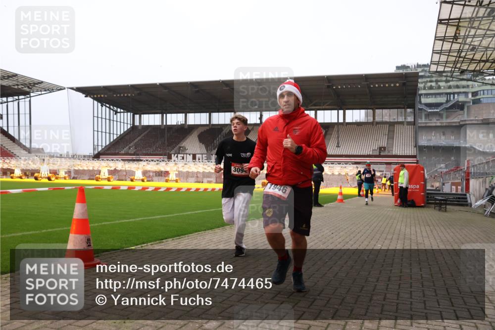 08.12.2024 - St. Pauli X-Mass-Run No. 14 Yannick Fuchs http://msf.ph/oto/7474465 08.12.2024 09:55:59 Ziel 415, 438, 1852, 1946, 2911, 3094 meine-sportfotos.de