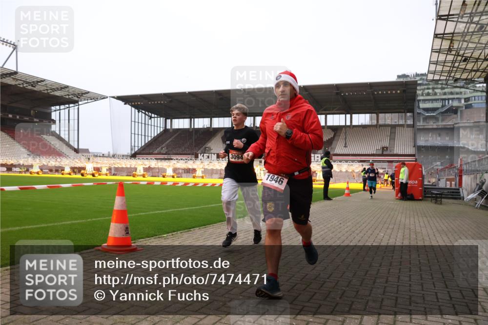 08.12.2024 - St. Pauli X-Mass-Run No. 14 Yannick Fuchs http://msf.ph/oto/7474471 08.12.2024 09:55:59 Ziel 415, 438, 1852, 1946, 2911, 3094 meine-sportfotos.de