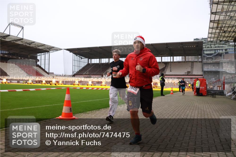 08.12.2024 - St. Pauli X-Mass-Run No. 14 Yannick Fuchs http://msf.ph/oto/7474475 08.12.2024 09:55:59 Ziel 415, 438, 1852, 1946, 2911, 3094 meine-sportfotos.de