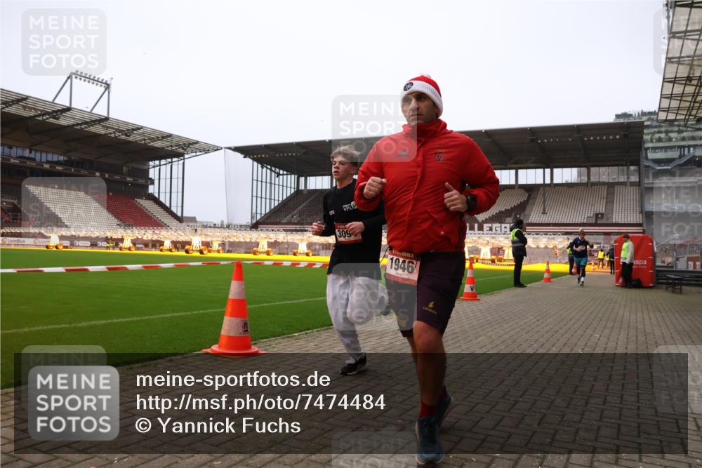 08.12.2024 - St. Pauli X-Mass-Run No. 14 Yannick Fuchs http://msf.ph/oto/7474484 08.12.2024 09:55:59 Ziel 415, 438, 1852, 1946, 2911, 3094 meine-sportfotos.de