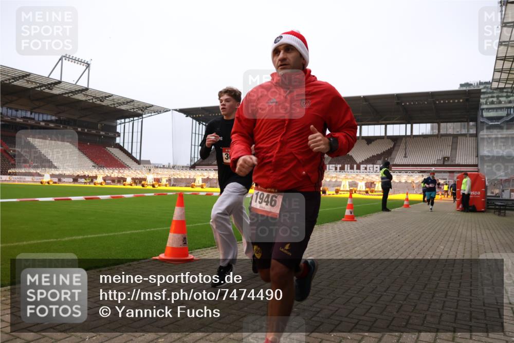 08.12.2024 - St. Pauli X-Mass-Run No. 14 Yannick Fuchs http://msf.ph/oto/7474490 08.12.2024 09:56:00 Ziel 415, 438, 1852, 1946, 2911, 3094 meine-sportfotos.de