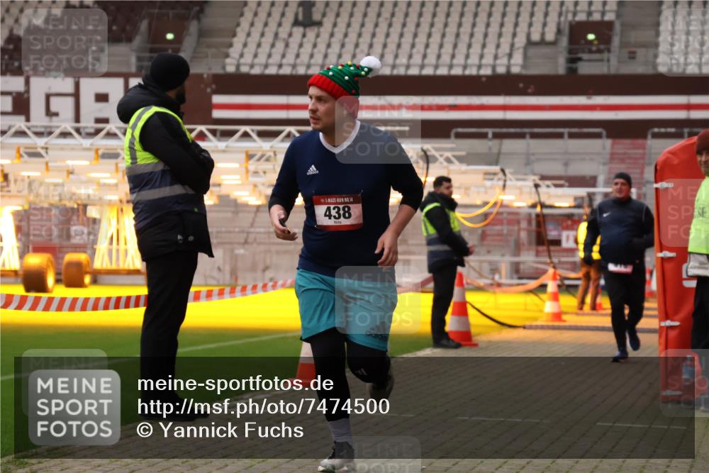 08.12.2024 - St. Pauli X-Mass-Run No. 14 Yannick Fuchs http://msf.ph/oto/7474500 08.12.2024 09:56:01 Ziel 415, 438, 1852, 1946, 2911, 3094 meine-sportfotos.de