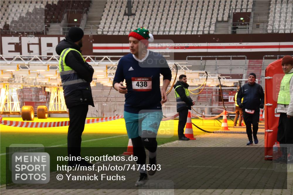 08.12.2024 - St. Pauli X-Mass-Run No. 14 Yannick Fuchs http://msf.ph/oto/7474503 08.12.2024 09:56:02 Ziel 415, 438, 1852, 1946, 3094 meine-sportfotos.de