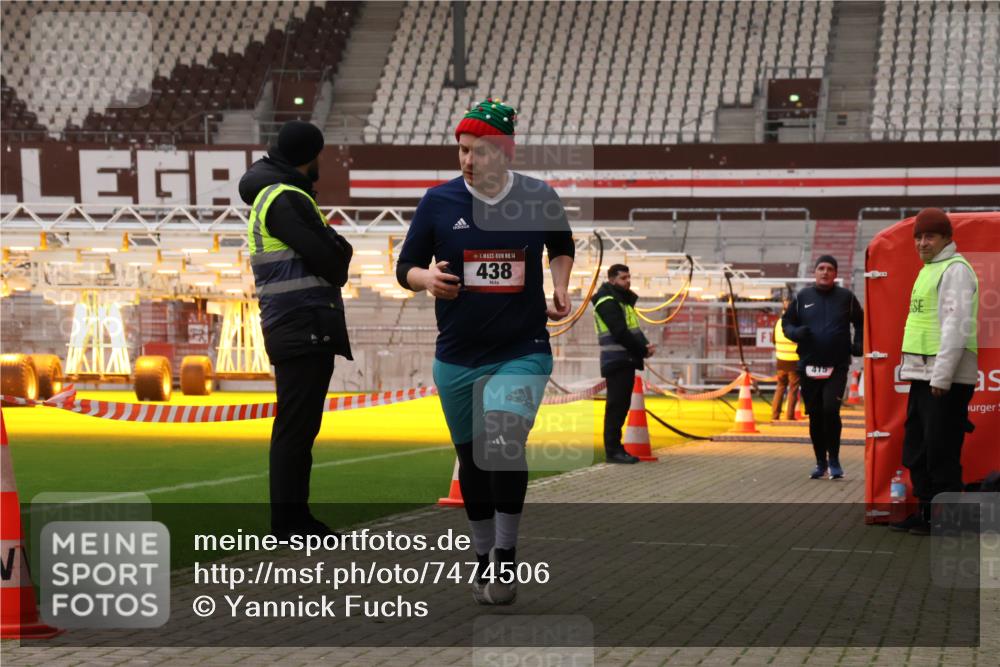 08.12.2024 - St. Pauli X-Mass-Run No. 14 Yannick Fuchs http://msf.ph/oto/7474506 08.12.2024 09:56:02 Ziel 415, 438, 1852, 1946, 3094 meine-sportfotos.de