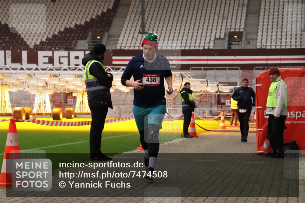 08.12.2024 - St. Pauli X-Mass-Run No. 14 Yannick Fuchs http://msf.ph/oto/7474508 08.12.2024 09:56:02 Ziel 415, 438, 1852, 1946, 3094 meine-sportfotos.de