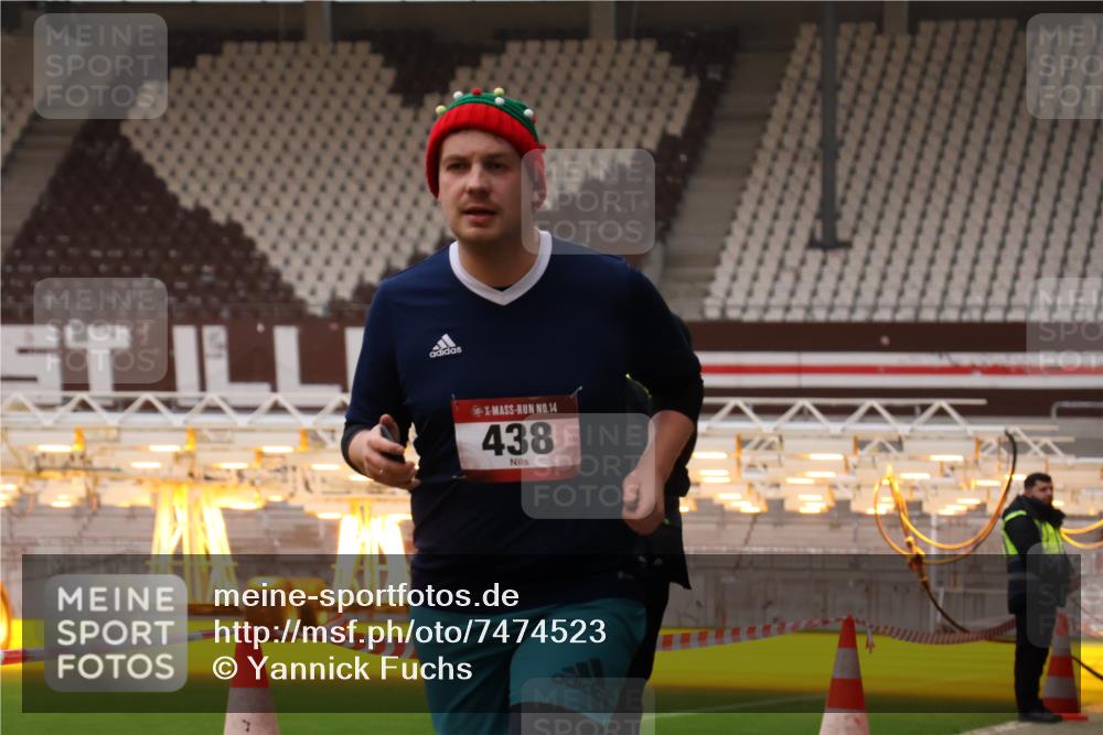08.12.2024 - St. Pauli X-Mass-Run No. 14 Yannick Fuchs http://msf.ph/oto/7474523 08.12.2024 09:56:03 Ziel 415, 438, 1852, 1946, 3094 meine-sportfotos.de