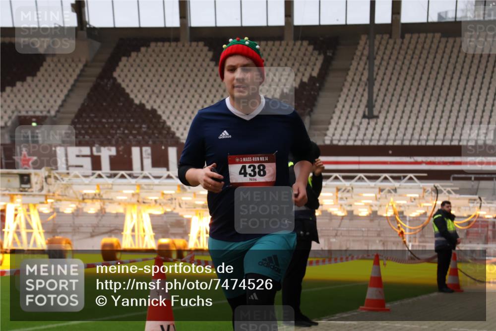 08.12.2024 - St. Pauli X-Mass-Run No. 14 Yannick Fuchs http://msf.ph/oto/7474526 08.12.2024 09:56:03 Ziel 415, 438, 1852, 1946, 3094 meine-sportfotos.de