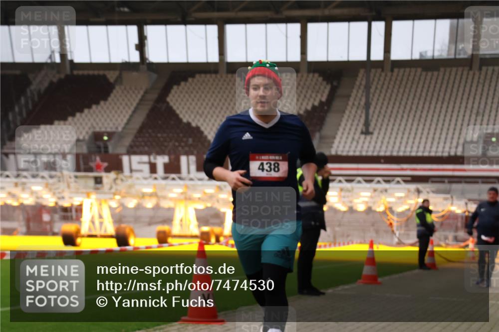 08.12.2024 - St. Pauli X-Mass-Run No. 14 Yannick Fuchs http://msf.ph/oto/7474530 08.12.2024 09:56:03 Ziel 415, 438, 1852, 1946, 3094 meine-sportfotos.de