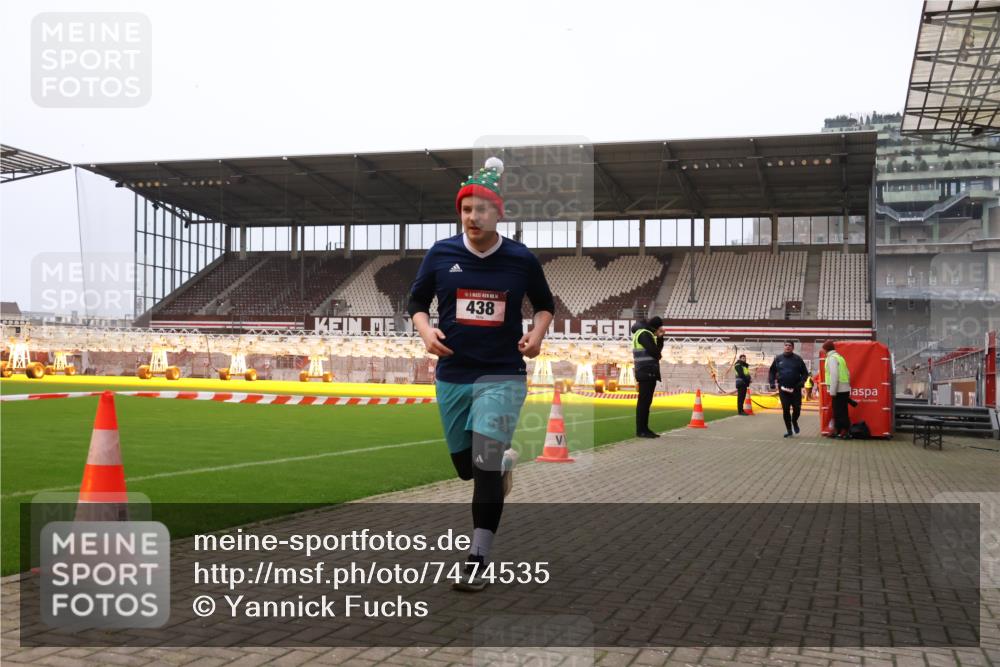 08.12.2024 - St. Pauli X-Mass-Run No. 14 Yannick Fuchs http://msf.ph/oto/7474535 08.12.2024 09:56:04 Ziel 415, 438, 1852, 1946, 3094 meine-sportfotos.de