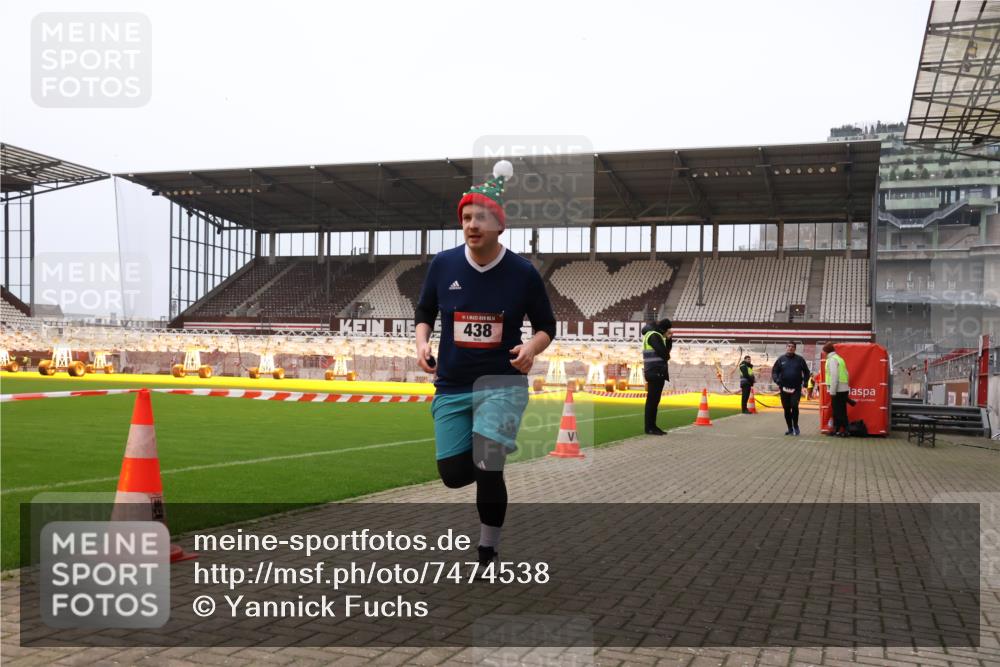 08.12.2024 - St. Pauli X-Mass-Run No. 14 Yannick Fuchs http://msf.ph/oto/7474538 08.12.2024 09:56:04 Ziel 415, 438, 1852, 1946, 3094 meine-sportfotos.de
