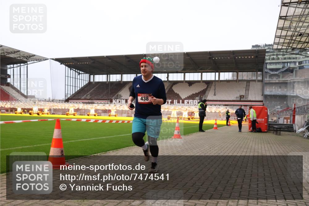 08.12.2024 - St. Pauli X-Mass-Run No. 14 Yannick Fuchs http://msf.ph/oto/7474541 08.12.2024 09:56:04 Ziel 415, 438, 1852, 1946, 3094 meine-sportfotos.de