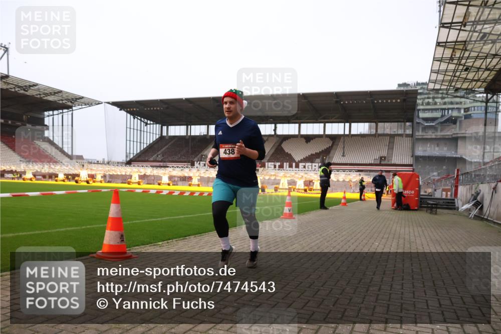 08.12.2024 - St. Pauli X-Mass-Run No. 14 Yannick Fuchs http://msf.ph/oto/7474543 08.12.2024 09:56:04 Ziel 415, 438, 1852, 1946, 3094 meine-sportfotos.de