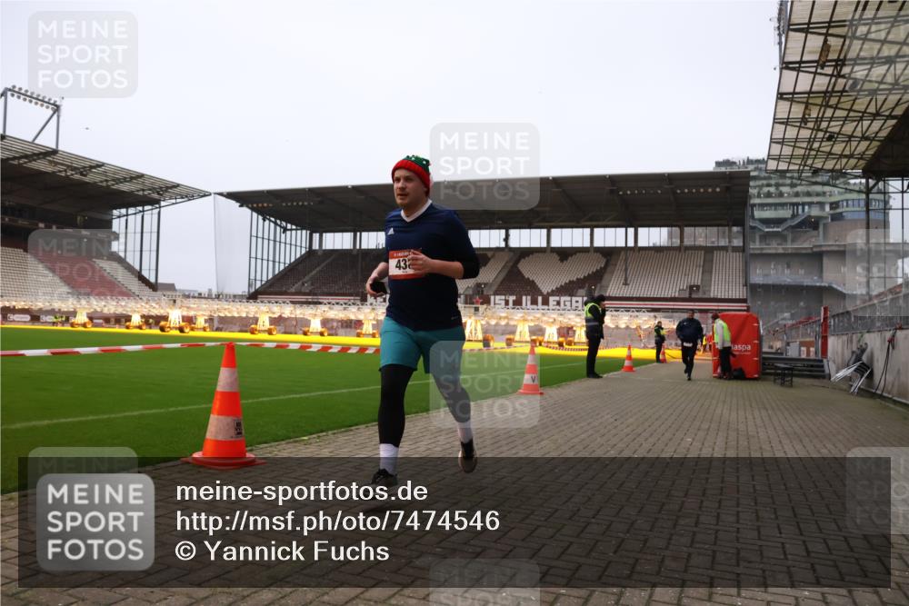 08.12.2024 - St. Pauli X-Mass-Run No. 14 Yannick Fuchs http://msf.ph/oto/7474546 08.12.2024 09:56:04 Ziel 415, 438, 1852, 1946, 3094 meine-sportfotos.de