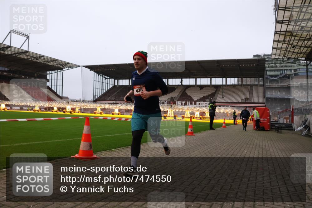 08.12.2024 - St. Pauli X-Mass-Run No. 14 Yannick Fuchs http://msf.ph/oto/7474550 08.12.2024 09:56:04 Ziel 415, 438, 1852, 1946, 3094 meine-sportfotos.de
