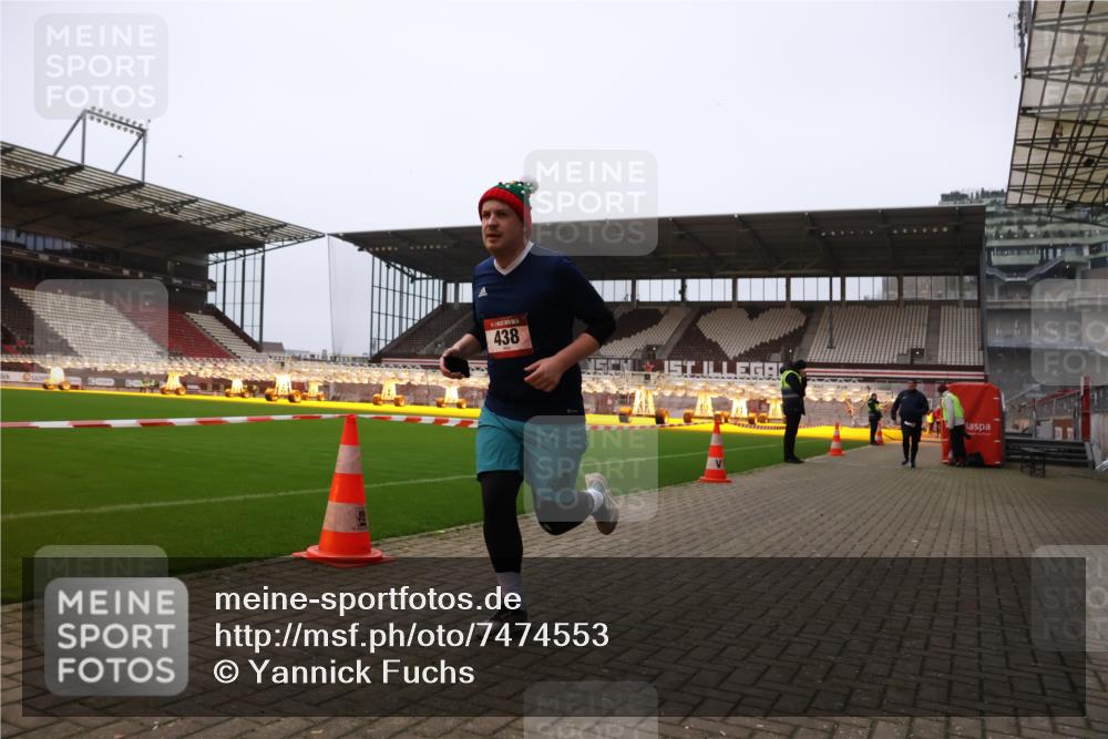08.12.2024 - St. Pauli X-Mass-Run No. 14 Yannick Fuchs http://msf.ph/oto/7474553 08.12.2024 09:56:05 Ziel 415, 438, 1852, 1946, 3261 meine-sportfotos.de