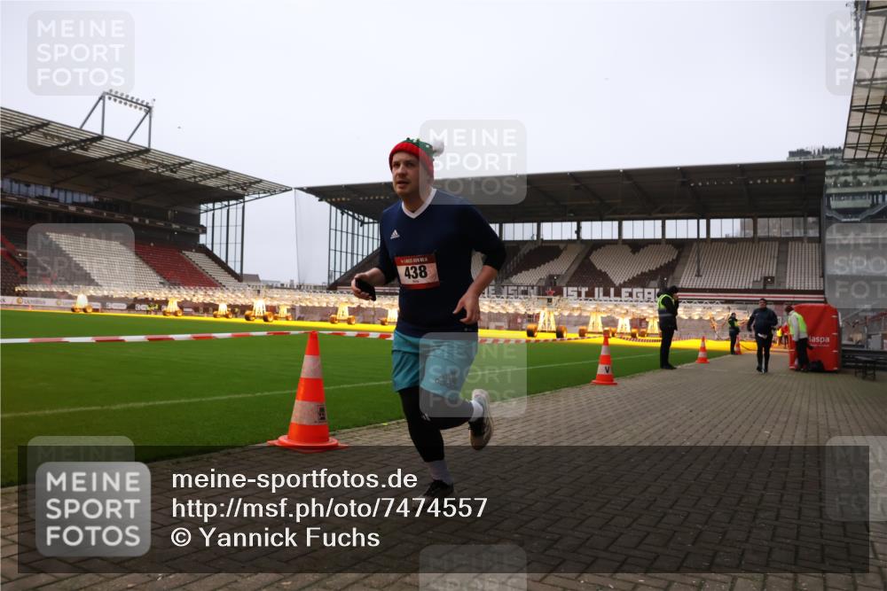 08.12.2024 - St. Pauli X-Mass-Run No. 14 Yannick Fuchs http://msf.ph/oto/7474557 08.12.2024 09:56:05 Ziel 415, 438, 1852, 1946, 3261 meine-sportfotos.de