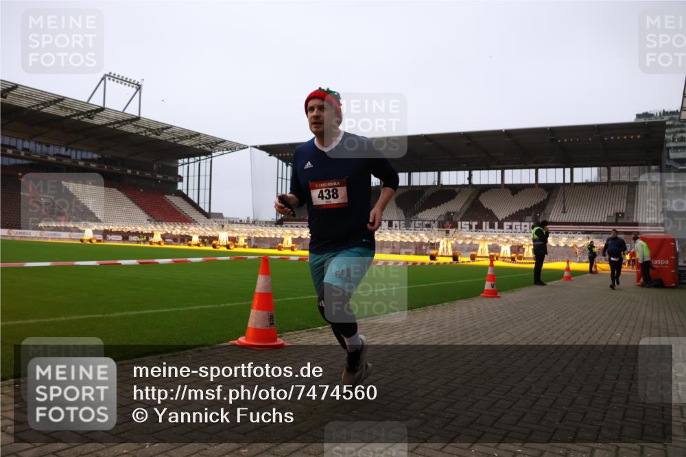 08.12.2024 - St. Pauli X-Mass-Run No. 14 Yannick Fuchs http://msf.ph/oto/7474560 08.12.2024 09:56:05 Ziel 415, 438, 1852, 1946, 3261 meine-sportfotos.de