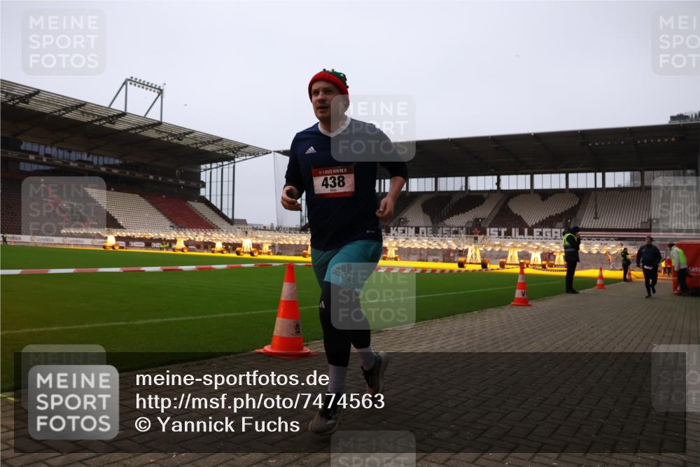 08.12.2024 - St. Pauli X-Mass-Run No. 14 Yannick Fuchs http://msf.ph/oto/7474563 08.12.2024 09:56:05 Ziel 415, 438, 1852, 1946, 3261 meine-sportfotos.de