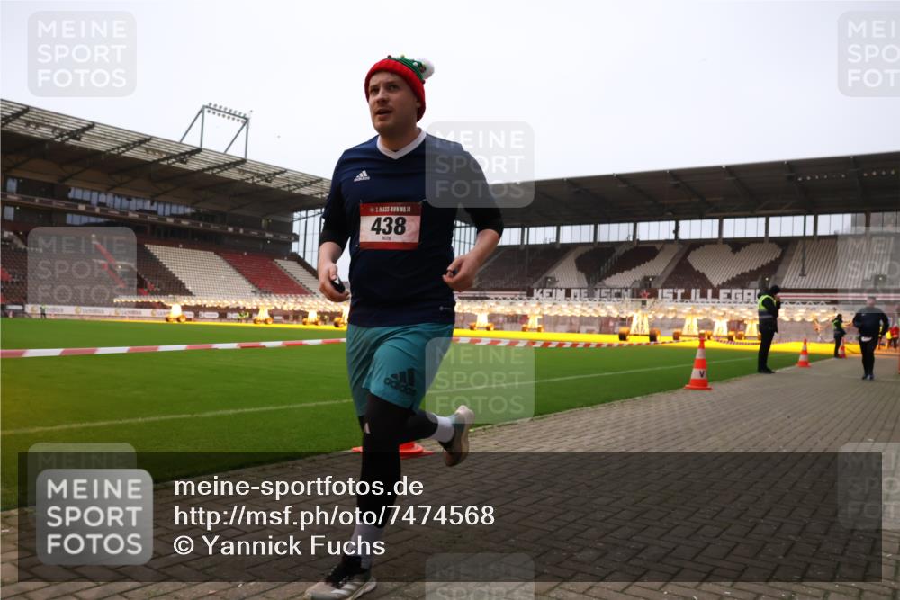 08.12.2024 - St. Pauli X-Mass-Run No. 14 Yannick Fuchs http://msf.ph/oto/7474568 08.12.2024 09:56:05 Ziel 415, 438, 1852, 1946, 3261 meine-sportfotos.de