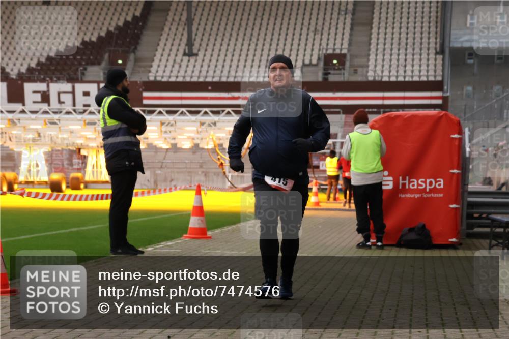 08.12.2024 - St. Pauli X-Mass-Run No. 14 Yannick Fuchs http://msf.ph/oto/7474576 08.12.2024 09:56:06 Ziel 415, 438, 1852, 1946, 3261 meine-sportfotos.de