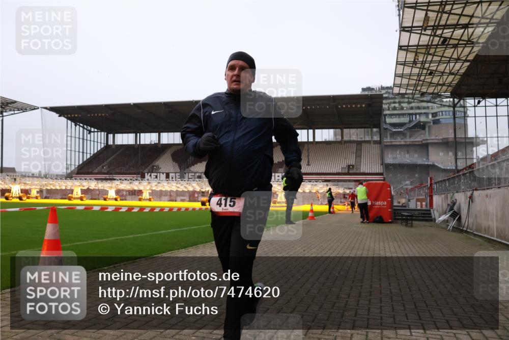 08.12.2024 - St. Pauli X-Mass-Run No. 14 Yannick Fuchs http://msf.ph/oto/7474620 08.12.2024 09:56:09 Ziel 415, 438, 1852, 3256, 3261 meine-sportfotos.de