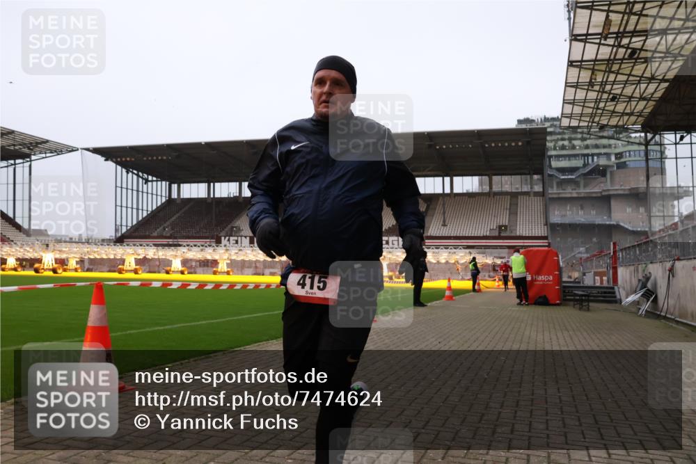 08.12.2024 - St. Pauli X-Mass-Run No. 14 Yannick Fuchs http://msf.ph/oto/7474624 08.12.2024 09:56:09 Ziel 415, 438, 1852, 3256, 3261 meine-sportfotos.de
