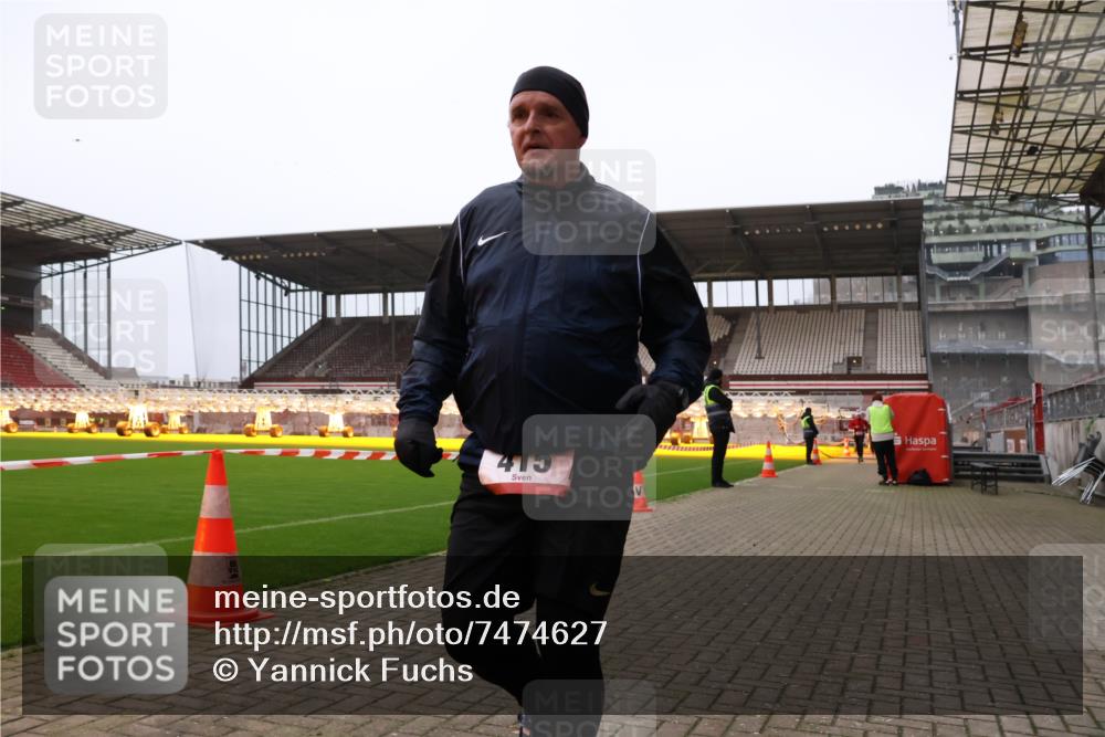 08.12.2024 - St. Pauli X-Mass-Run No. 14 Yannick Fuchs http://msf.ph/oto/7474627 08.12.2024 09:56:09 Ziel 415, 438, 1852, 3256, 3261 meine-sportfotos.de