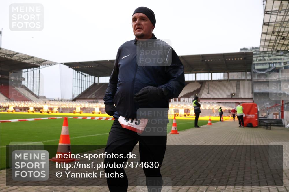 08.12.2024 - St. Pauli X-Mass-Run No. 14 Yannick Fuchs http://msf.ph/oto/7474630 08.12.2024 09:56:09 Ziel 415, 438, 1852, 3256, 3261 meine-sportfotos.de
