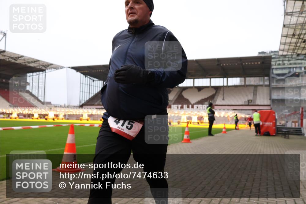 08.12.2024 - St. Pauli X-Mass-Run No. 14 Yannick Fuchs http://msf.ph/oto/7474633 08.12.2024 09:56:09 Ziel 415, 438, 1852, 3256, 3261 meine-sportfotos.de