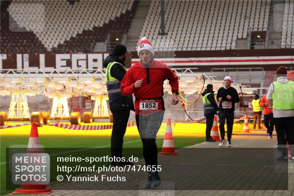 08.12.2024 - St. Pauli X-Mass-Run No. 14 Yannick Fuchs http://msf.ph/oto/7474655 08.12.2024 09:56:15 Ziel 415, 799, 1852, 3256, 3261 meine-sportfotos.de