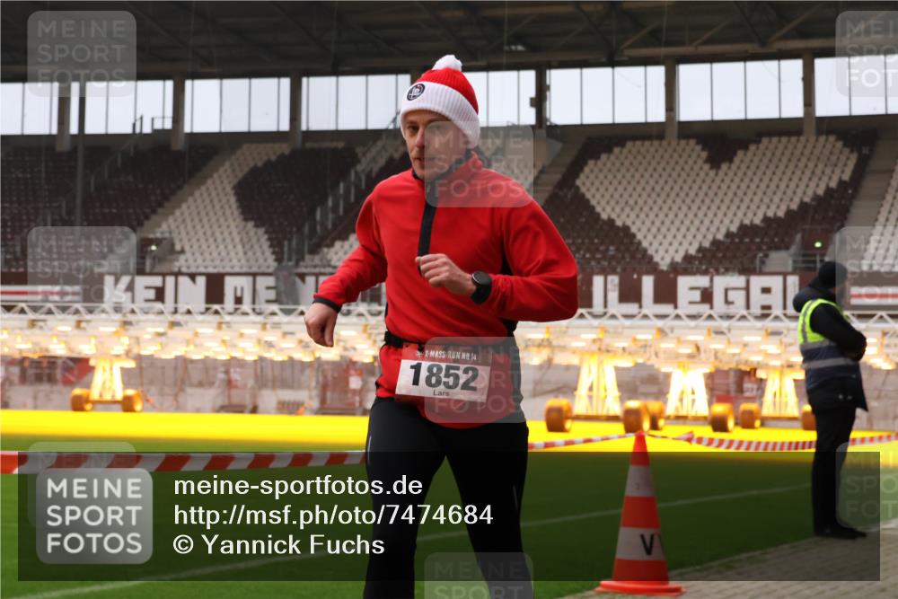 08.12.2024 - St. Pauli X-Mass-Run No. 14 Yannick Fuchs http://msf.ph/oto/7474684 08.12.2024 09:56:17 Ziel 799, 1852, 3256, 3261 meine-sportfotos.de