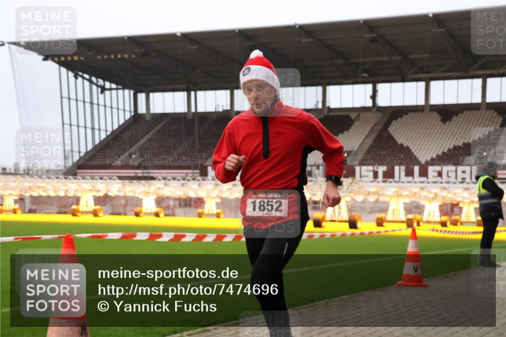 08.12.2024 - St. Pauli X-Mass-Run No. 14 Yannick Fuchs http://msf.ph/oto/7474696 08.12.2024 09:56:17 Ziel 799, 1852, 3256, 3261 meine-sportfotos.de