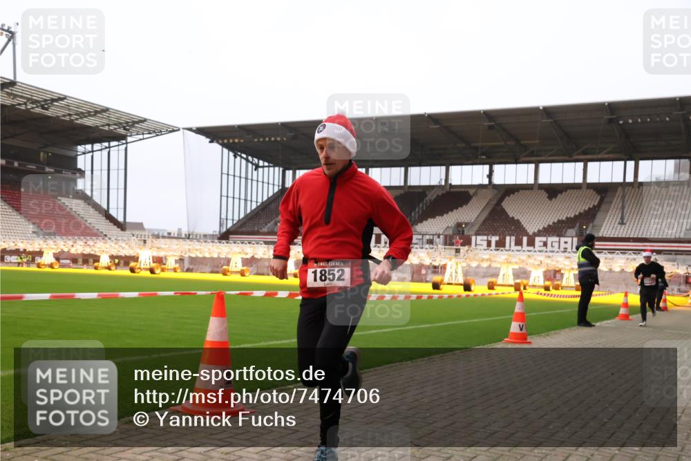 08.12.2024 - St. Pauli X-Mass-Run No. 14 Yannick Fuchs http://msf.ph/oto/7474706 08.12.2024 09:56:17 Ziel 799, 1852, 3256, 3261 meine-sportfotos.de