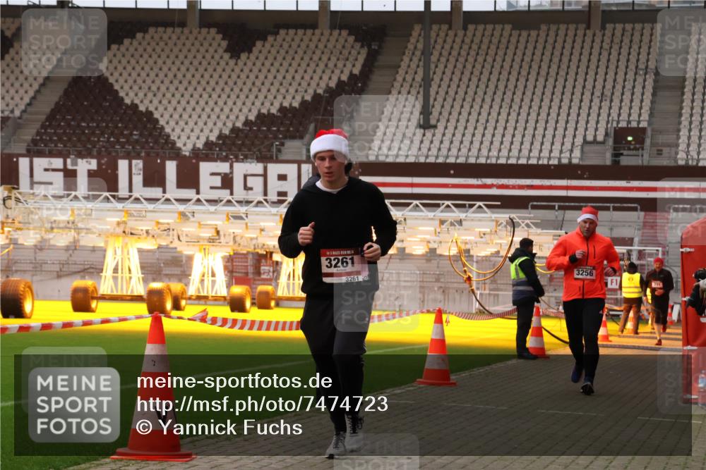 08.12.2024 - St. Pauli X-Mass-Run No. 14 Yannick Fuchs http://msf.ph/oto/7474723 08.12.2024 09:56:19 Ziel 799, 1852, 3256, 3261 meine-sportfotos.de