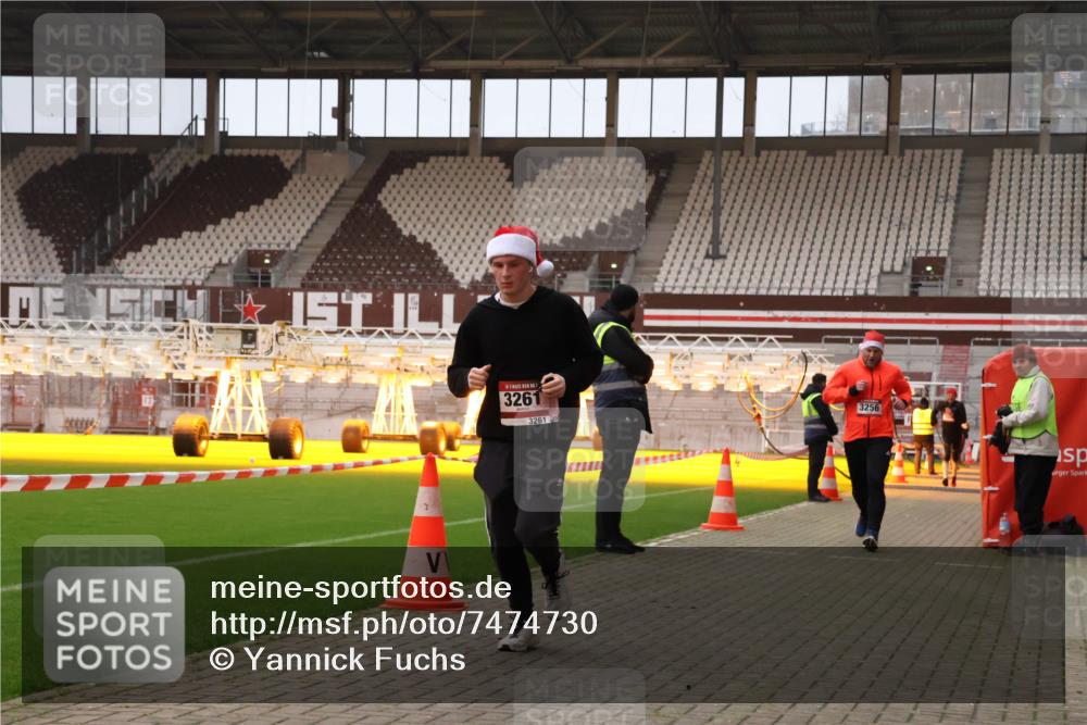 08.12.2024 - St. Pauli X-Mass-Run No. 14 Yannick Fuchs http://msf.ph/oto/7474730 08.12.2024 09:56:20 Ziel 799, 1852, 3256, 3261 meine-sportfotos.de