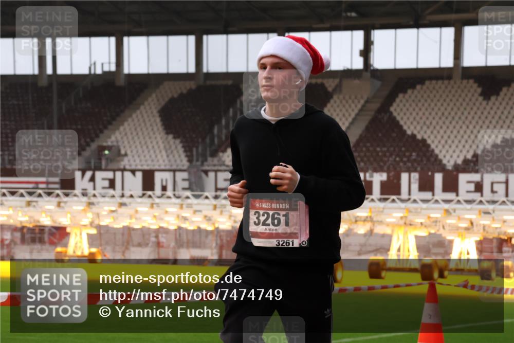 08.12.2024 - St. Pauli X-Mass-Run No. 14 Yannick Fuchs http://msf.ph/oto/7474749 08.12.2024 09:56:21 Ziel 799, 1852, 3256, 3261 meine-sportfotos.de