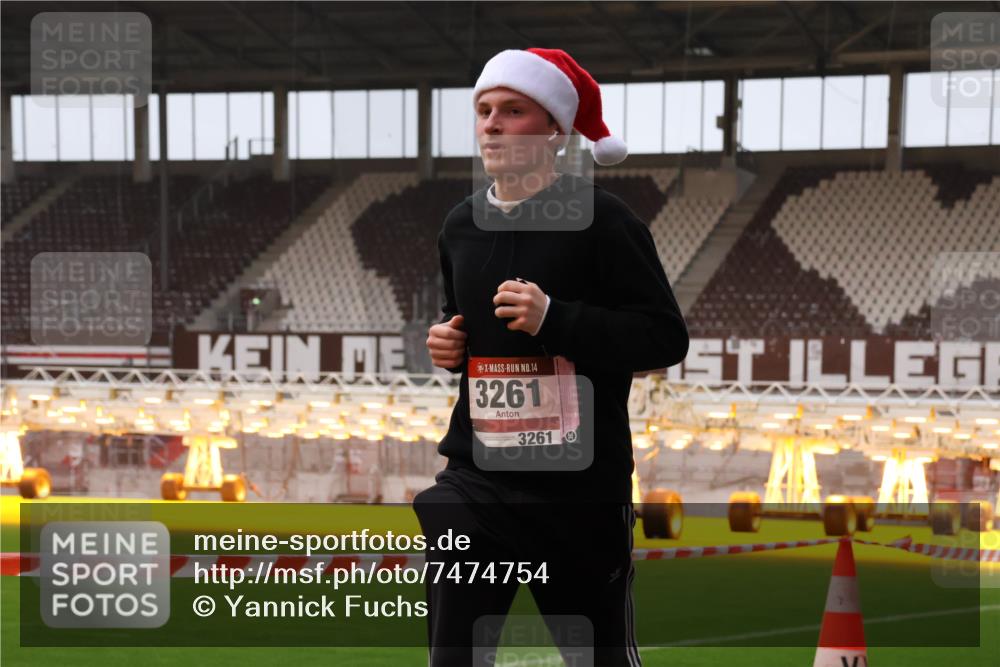 08.12.2024 - St. Pauli X-Mass-Run No. 14 Yannick Fuchs http://msf.ph/oto/7474754 08.12.2024 09:56:21 Ziel 799, 1852, 3256, 3261 meine-sportfotos.de