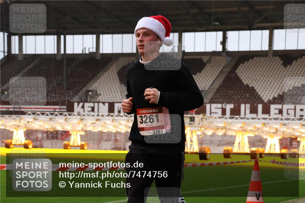 08.12.2024 - St. Pauli X-Mass-Run No. 14 Yannick Fuchs http://msf.ph/oto/7474756 08.12.2024 09:56:21 Ziel 799, 1852, 3256, 3261 meine-sportfotos.de